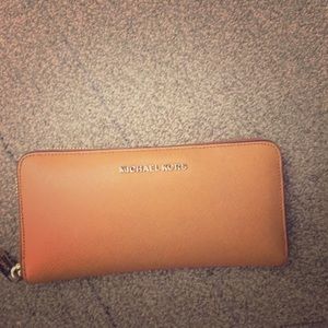 Michael Kor’s wallet